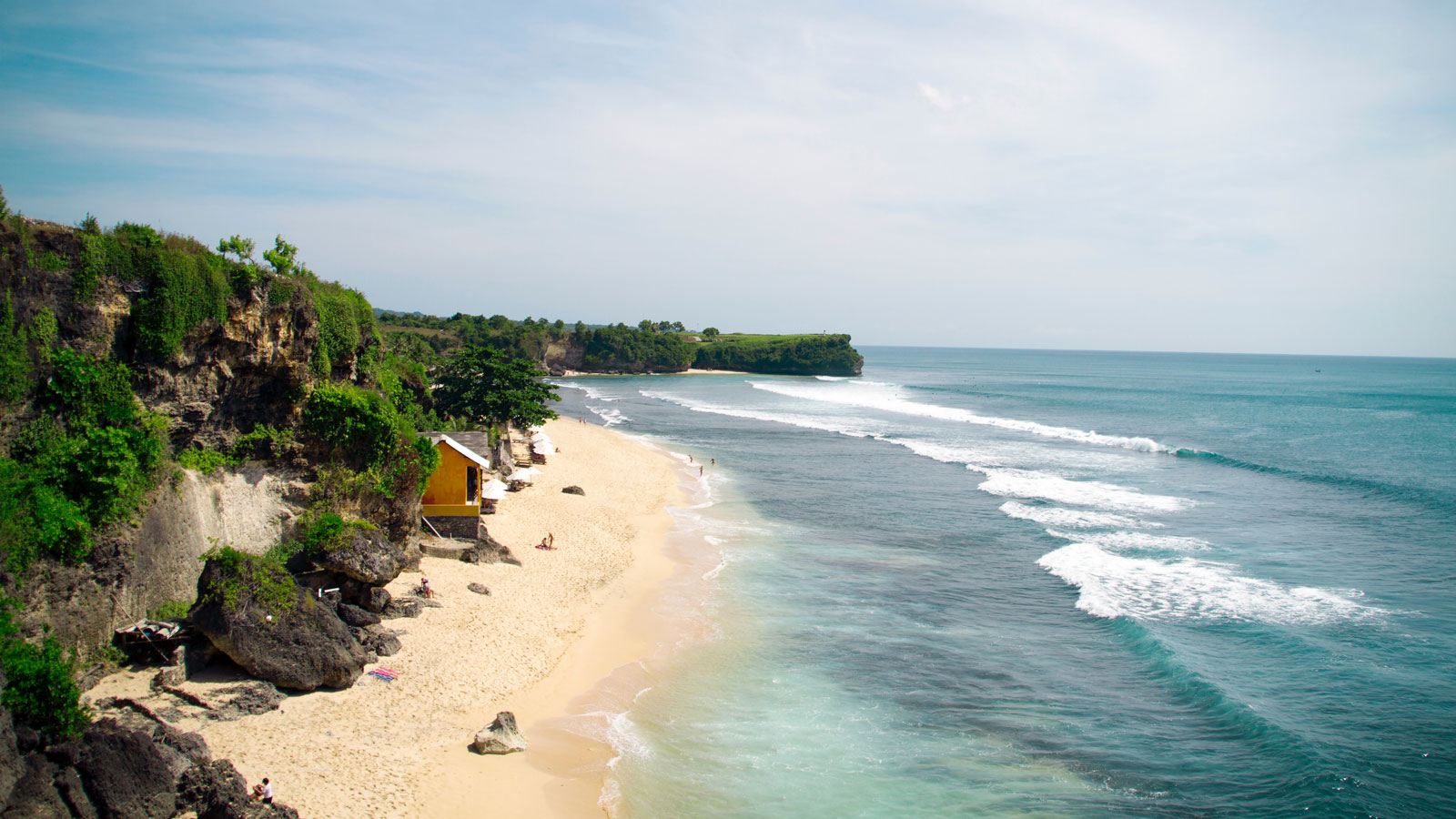 Pantai Tersembunyi di Uluwatu Bali Indonesia