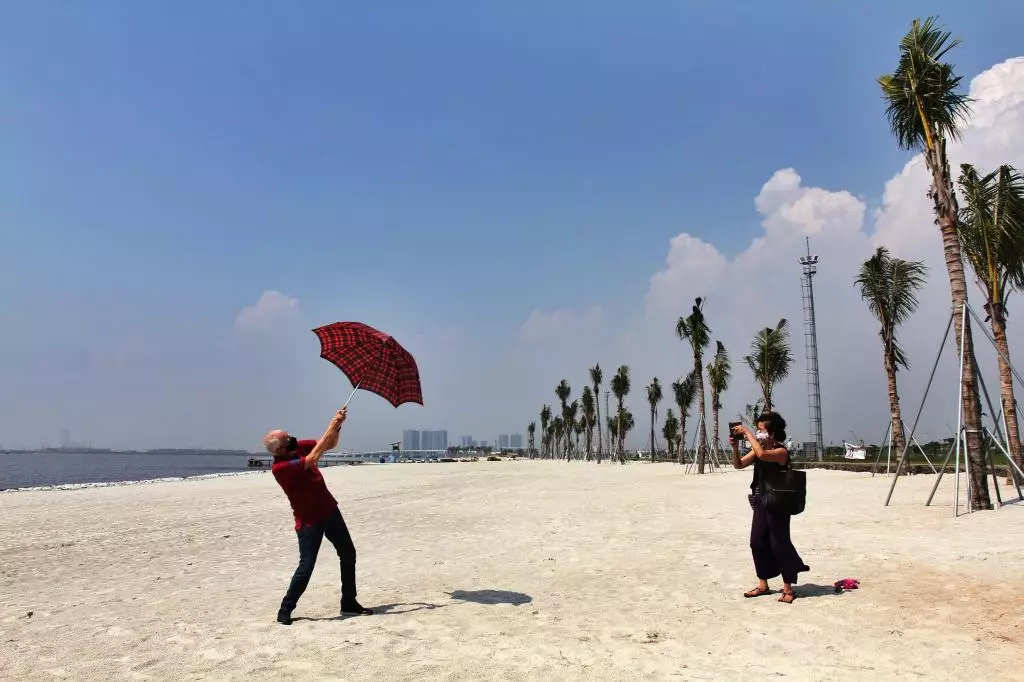 pantai pasir putih pantai indah kapuk pik 2