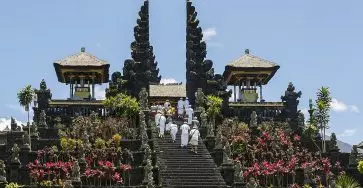 Pura Besakih 10 Pura Terbesar dan Terkenal di Bali yang Wajib Kamu Kunjungi